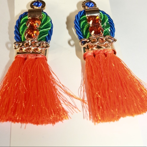 “Royalty” Tassel Fashion Earrings - Picture 3 of 3